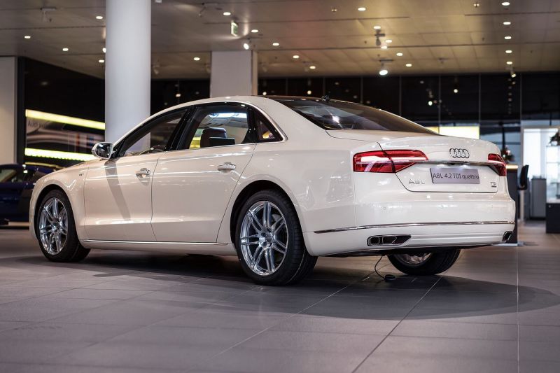 audi-a8l-in-magnolia-is-like-a-mobile-living-room-gets-showcased-at-audi-forum_7