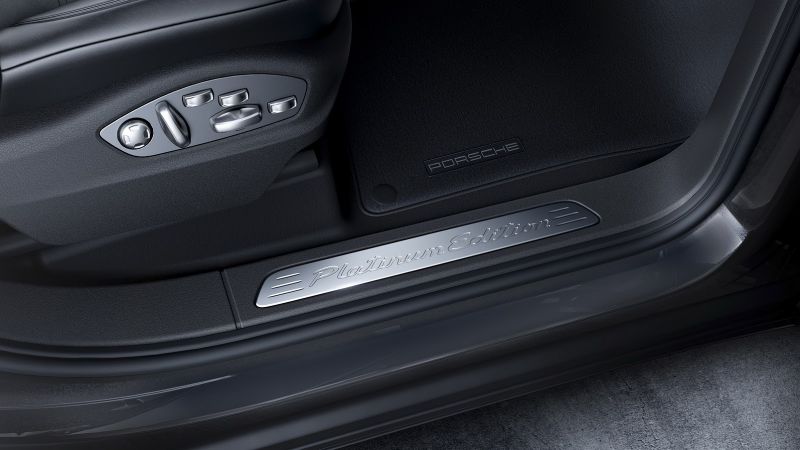 porschecayenneplatedit03